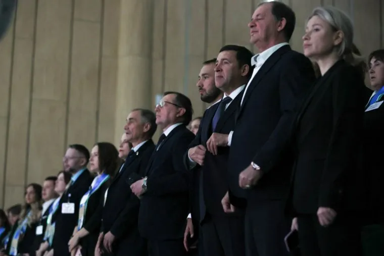 Россия. Екатеринбург. Торжественная линейка, посвященная Дню знаний (1 сентября) в Губернаторском лицее.