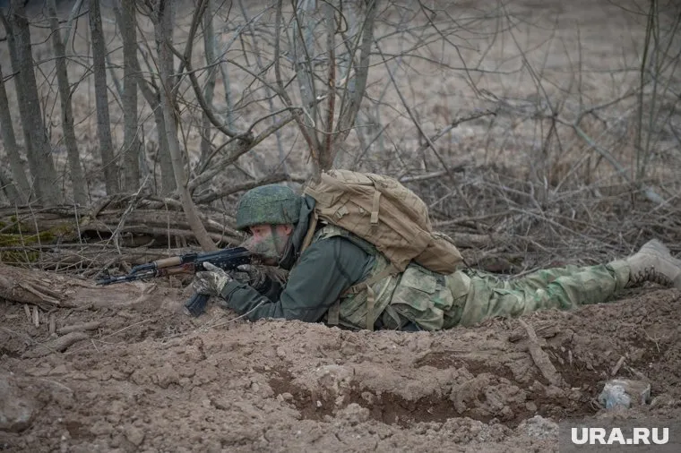 ВСУ используют танки, РСЗО, боевые машины и гранаты на границе с Белгородской областью, сообщает военкор