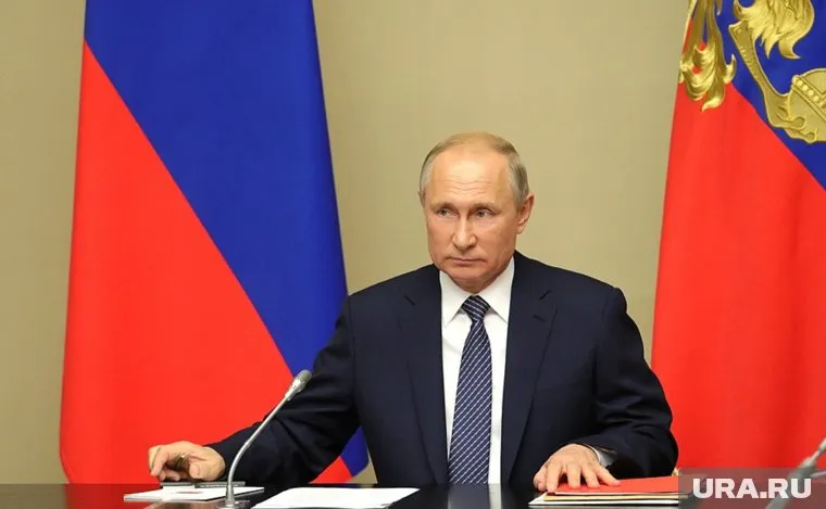 Владимир Путин сделал заявление после оперативного совещания с постоянными членами Совета безопасности.