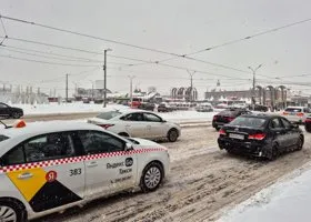 В Перми после прошедшего снегопада рухнули цены на такси