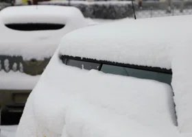 В центре Екатеринбурга образовалось снежное месиво