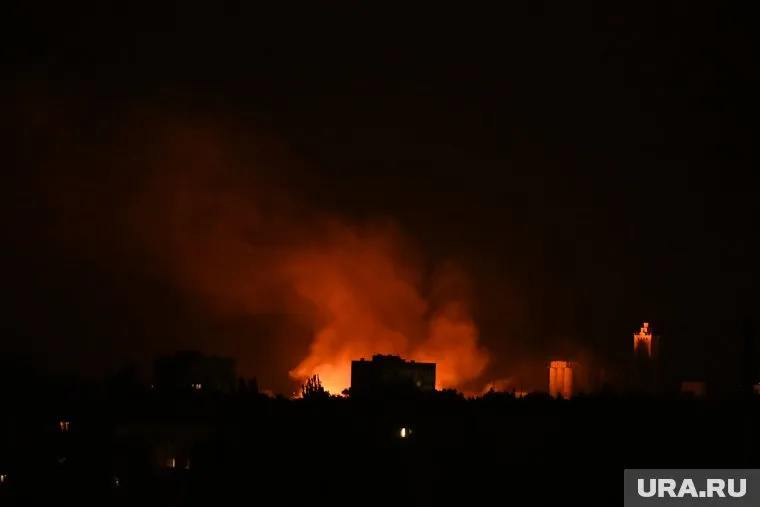 Три человека пострадали в результате удара ВСУ по пивзаводу в Донецке, сообщает МЧС ДНР