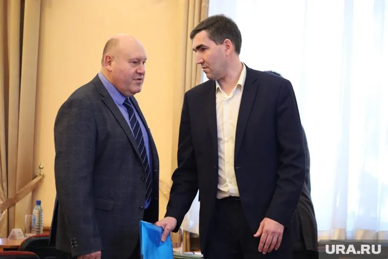 Вадим Литвинов (слева) и Сергей Герштанский (справа) убедили депутатов увеличить плату за рекламные конструкции