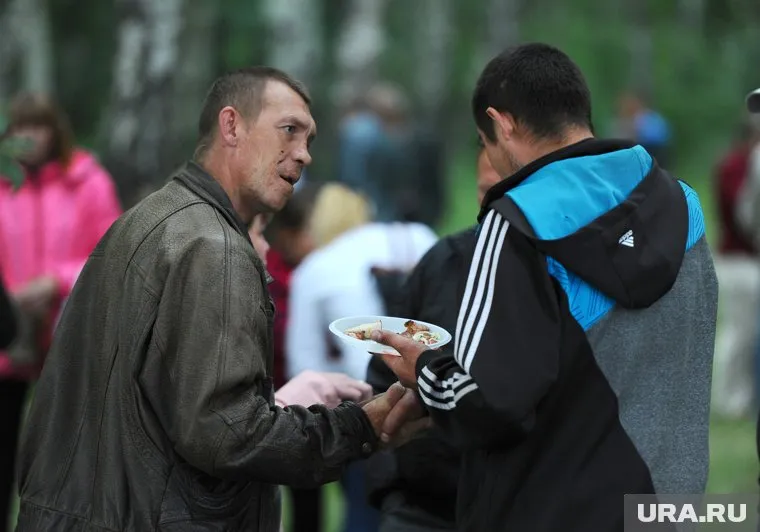 Рядом с магазином «ОгоньВода» регулярно происходят драки и играет громкая музыка