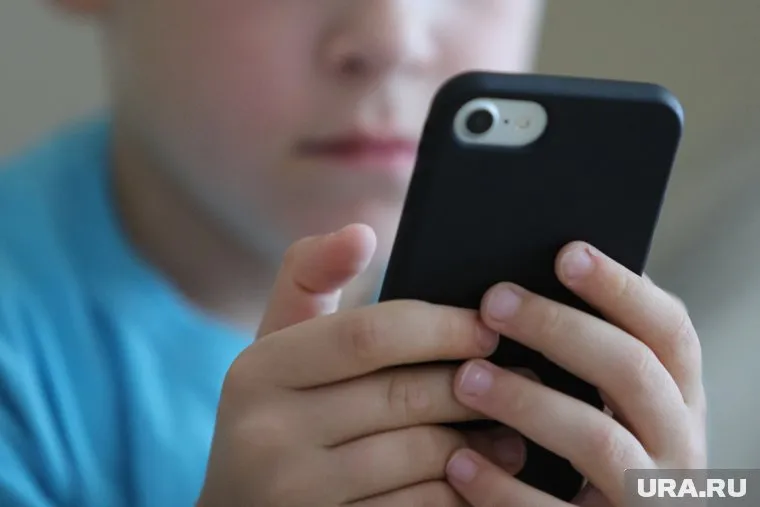Чтобы скрыть пропажу телефона от родных, ребенок сказал, что на него напали