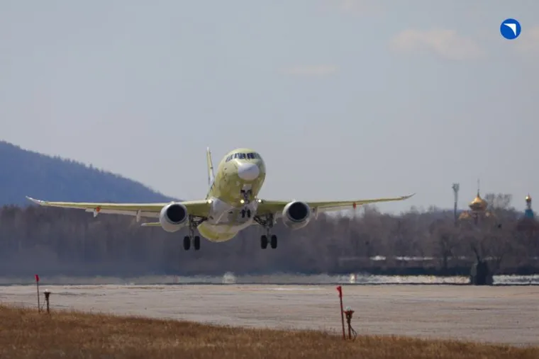 Полностью импортозамещенный «Суперджет» провел первый полет, сообщили в Ростехе