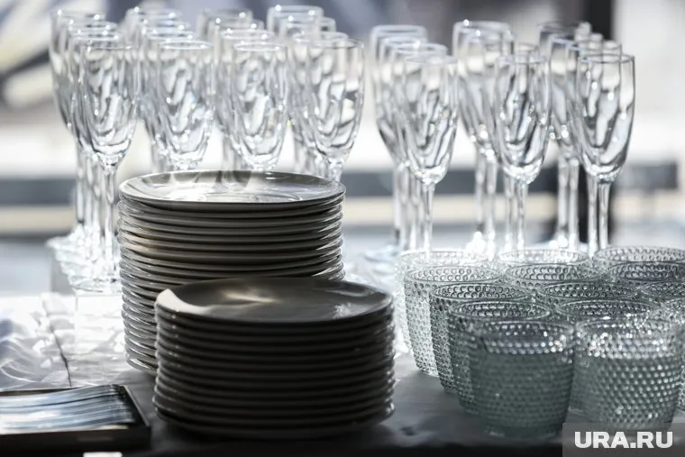 Официанты не проходили обязательные медицинские осмотры и не имели соответствующей гигиенической подготовки