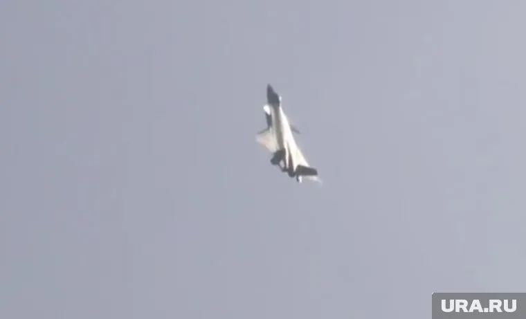 J-20 внешне очень схож с американским F-22 Raptor