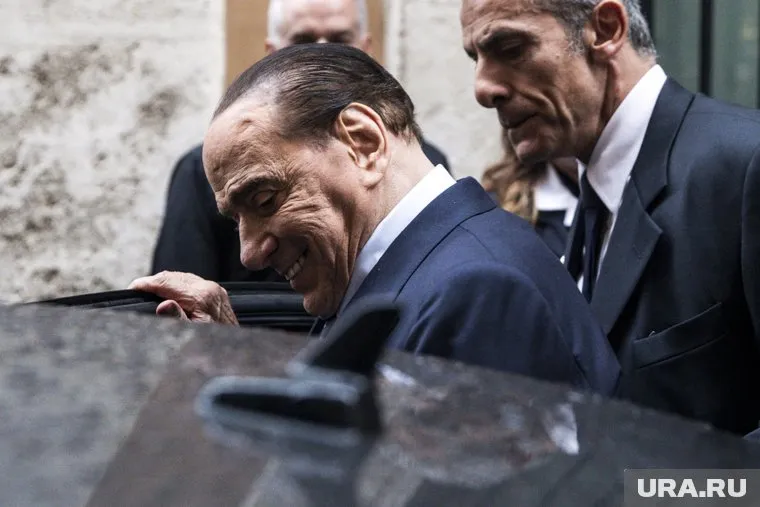 Состояние экс-премьера Италии Берлускони в 2023 Forbes оценивал в семь миллиардов долларов