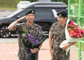 Звезды K-pop BTS официально закончили службу в армии