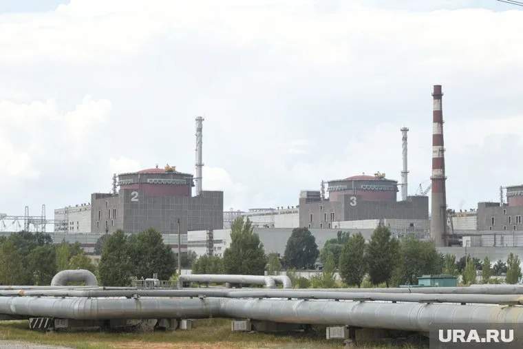 Украина продолжает обстреливать территорию ЗАЭС, сообщили в ВГА Энергодара