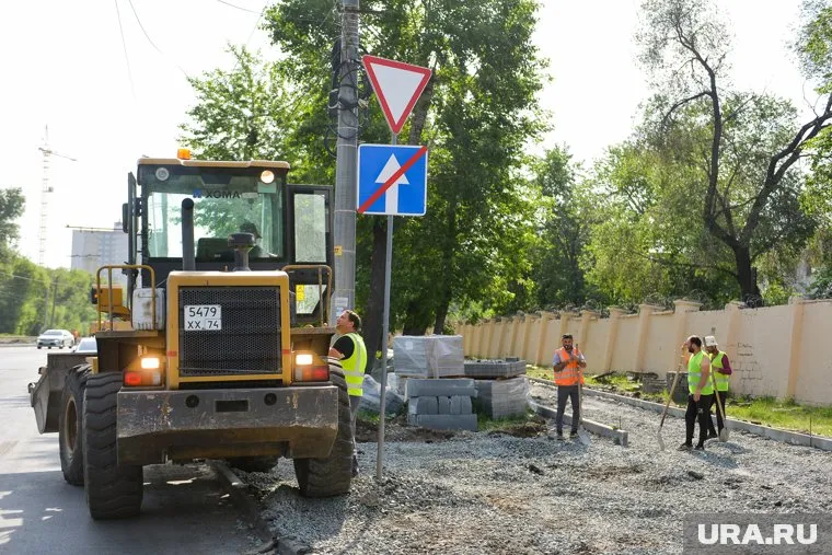 Обустройство пешеходной дорожки завершат к августу (архивное фото)