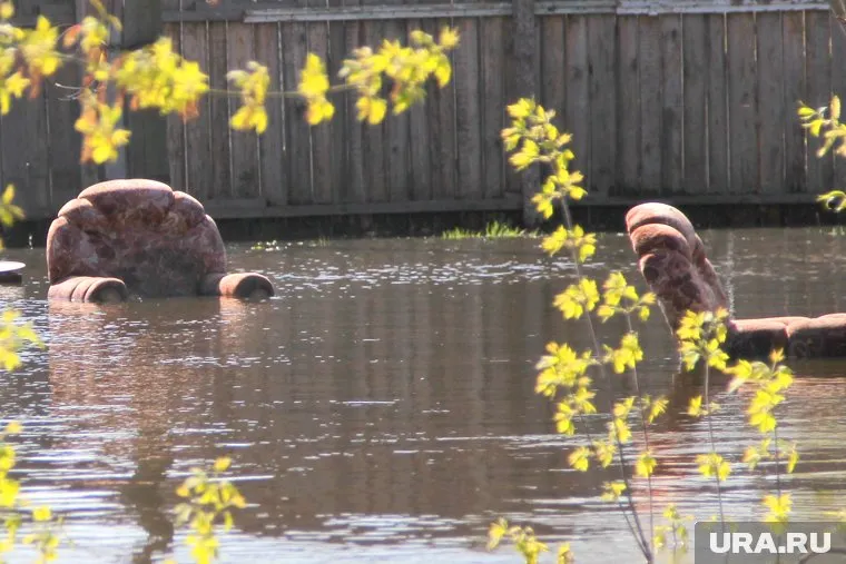 Уровень воды в зоне разрушения Каховской ГЭС снижается, заявил Александр Продукин