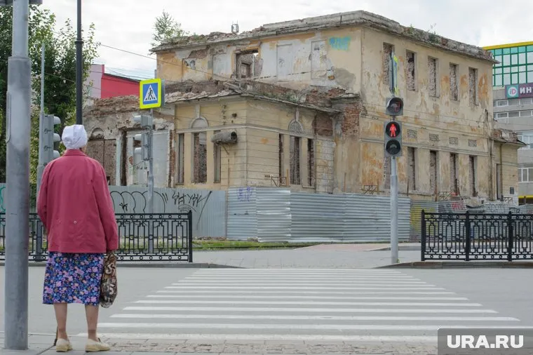 Реставрацию должны были закончить еще год назад, но разрешение у собственника действительно до августа 2025 года (архивное фото)