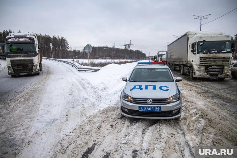 Очевидцы сообщают, что из Ноябрьска выпускают колонны по пять автомобилей