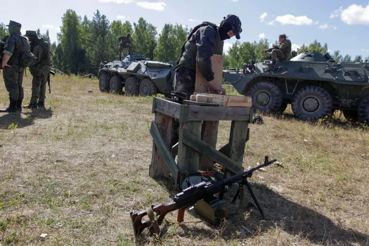 Тренировка добровольцев перед отправкой в Украину. Свердловская область