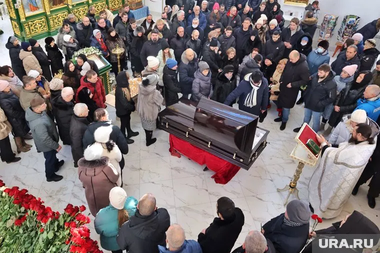 На прощание с детским хирургом Грачиком Дохоляном пришли десятки курганцев