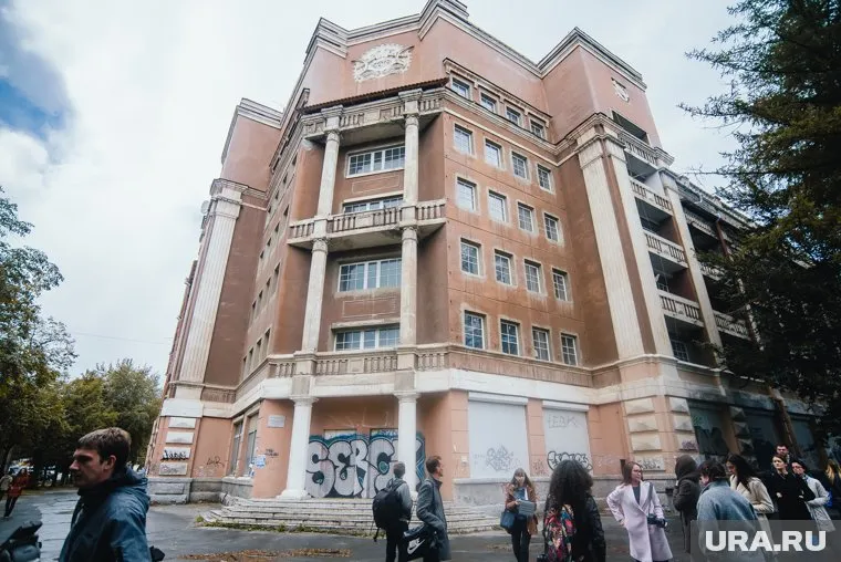 Гостиницу будут арендовать за один рубль в год