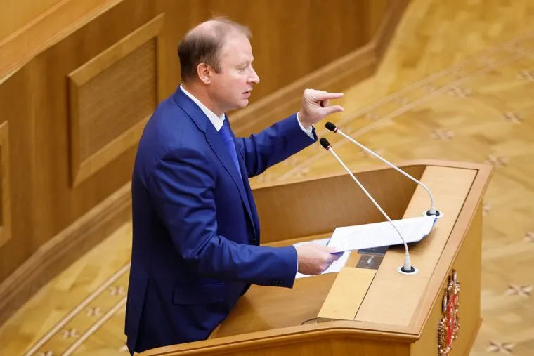 Утверждение старых новых министров и замгубернаторов Свердловской области на очередном заседании заксобрания. Екатеринбург, шептий виктор, жест, размер