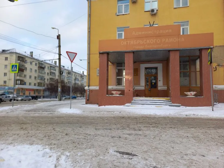 Уборка снега в Октябрьском районе. Екатеринбург