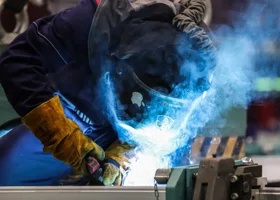 Топ дорогих вакансий ноября в Свердловской области: кому готовы платить 200 тысяч