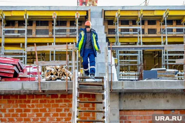 В Челябинске выросло число вакансий для пилорамщиков, бригадиров, монолитчиков, стекольщиков без опыта работы