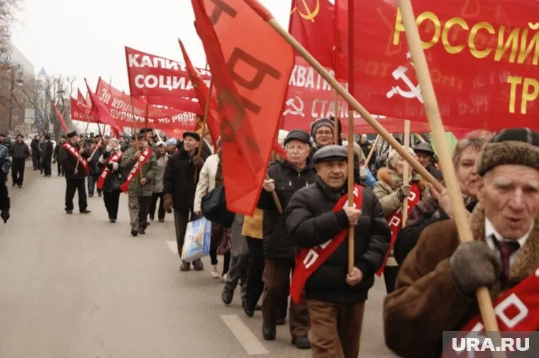 Коммунисты хотят посадить Горбачева