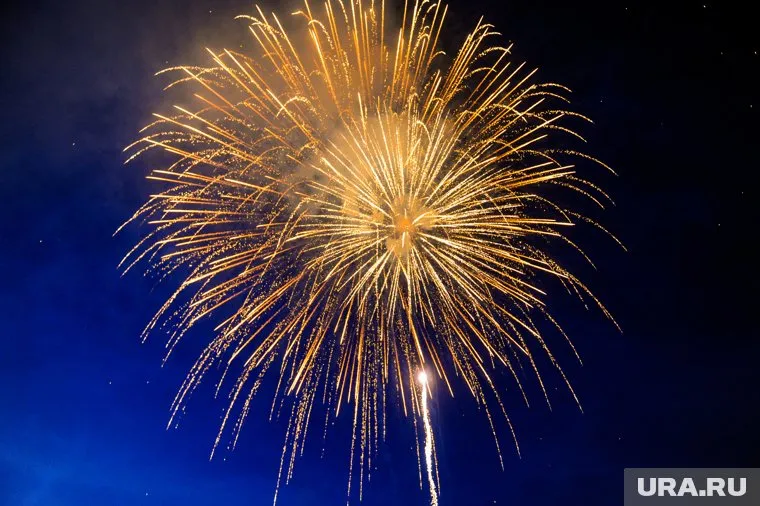 Челябинск и Магнитогорск отметили салютом решение президента присвоить им звание «Город трудовой доблести»