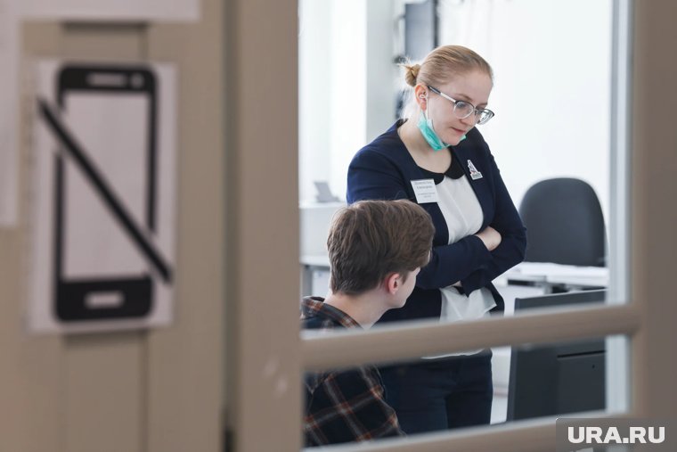 Новый свердловский омбудсмен рассказала, может ли учитель трогать школьника