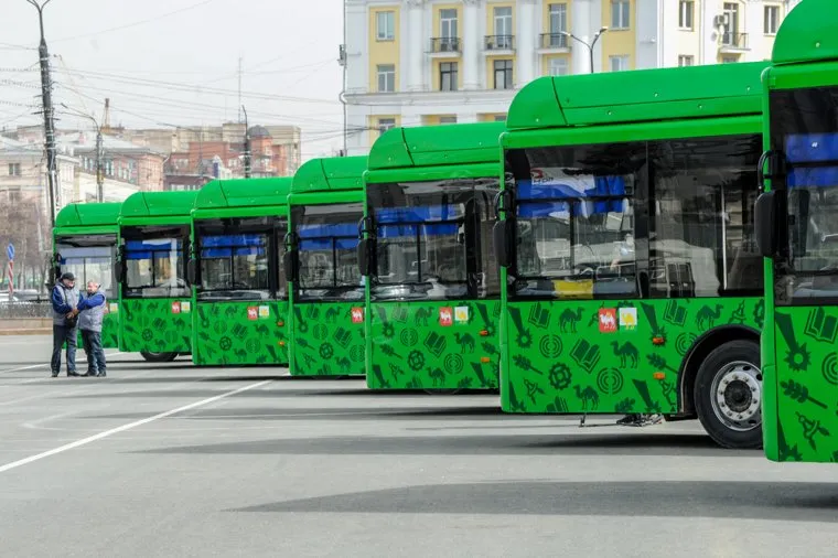 Алексей Текслер осмотрел новые автобусы. Челябинск