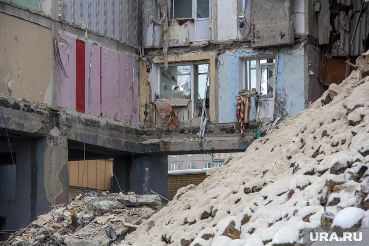 Основной версией произошедшего в Магнитогорске остается взрыв бытового газа