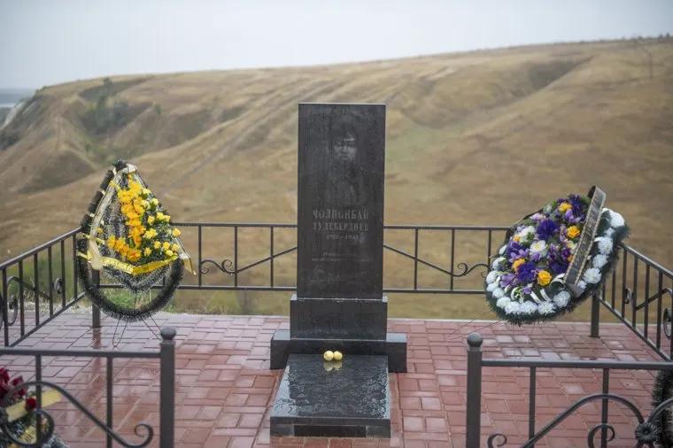 Герой Советского Союза Чолпонбай Тулебердиев. Воронежская область.