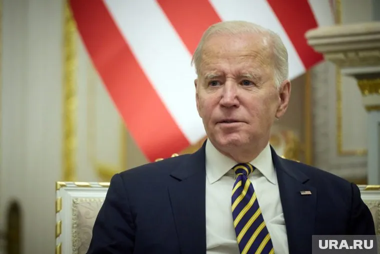 Байден одобрил нанесение ВСУ ударов оружием США под Харьковом, пишет Politico