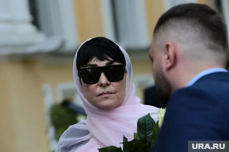 Лолита в итоге выступила в Челябинске и Екатеринбурге 26—27 ноября