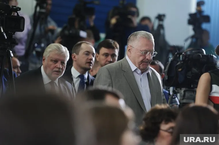 Объединение «Справедливой России» и еще пяти партий произойдет в течение 2019 года