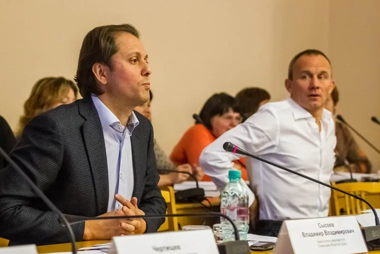 Областная дума. Комитет по госстроительству и мсу. Тюмень