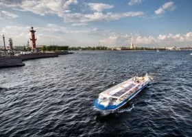 В Петербурге началось первое за 160 лет июльское наводнение: онлайн-трансляция