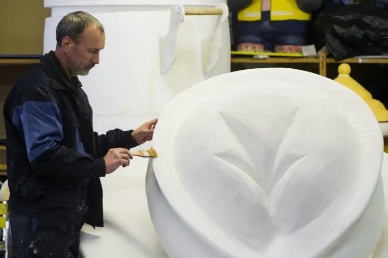 Памятник уральскому пельменю в художественной мастерской ЦПКиО имени В. В. Маяковского. Екатеринбург , скульптура, мастерская, памятник уральскому пельменю