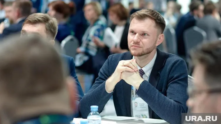 Инженер Сергей Королев работает над выполнением гособоронзаказа