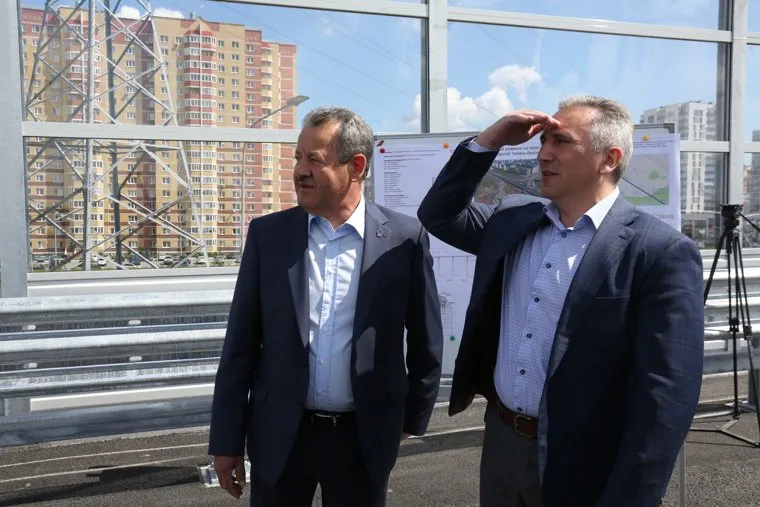 Объезд города губернатором Александром Моором и главой города Русланом Кухаруком. Тюмень