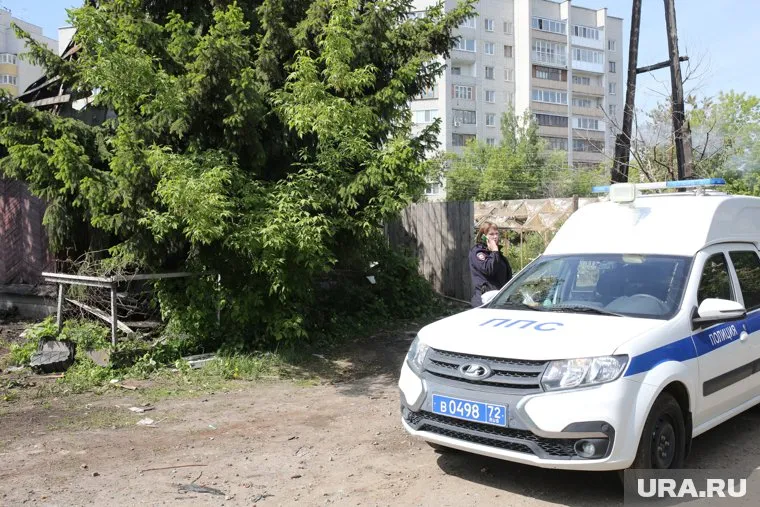 На месте преступления работает большое число полицейских