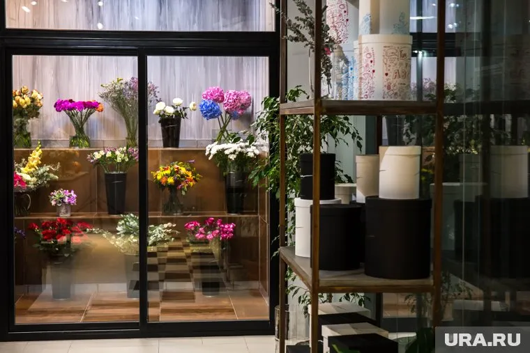 Выбирая живые цветы, обращайте внимание на их стебли и лепестки