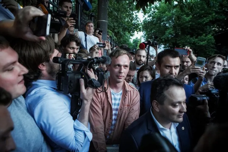 Выход Ивана Голунова из здания Следственного Управления ГУ МВД. Москва