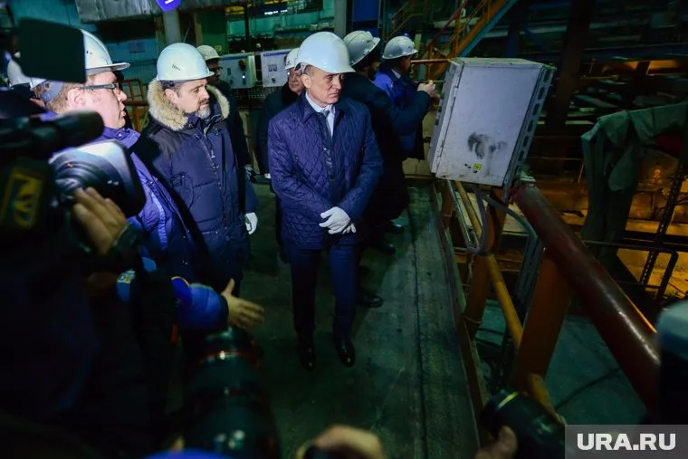 Министр Сергей Донской (в центре) 6 марта провел в Челябинске