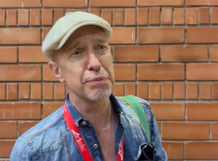 Сергей Соседов вынужден ходить на костылях из-за травмы на ноге