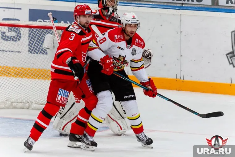 Лишь за 8 секунд до конца игры удалось забросить единственную шайбу в ворота китайский команды