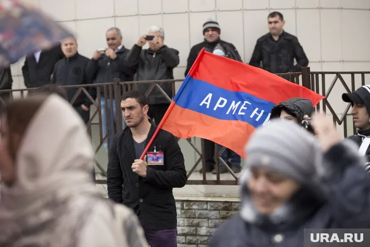 Армяне должны взять оружие, чтобы защищать свои права, заявил Никол Пашинян