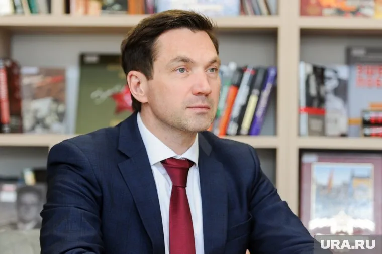 Челябинский мэр Алексей Лошкин поблагодарил учителей и родителей за воспитание подрастающего поколения