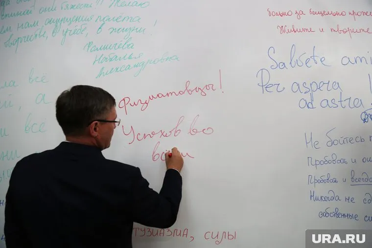 Владимир Якушев лично принимал участие в открытии школы