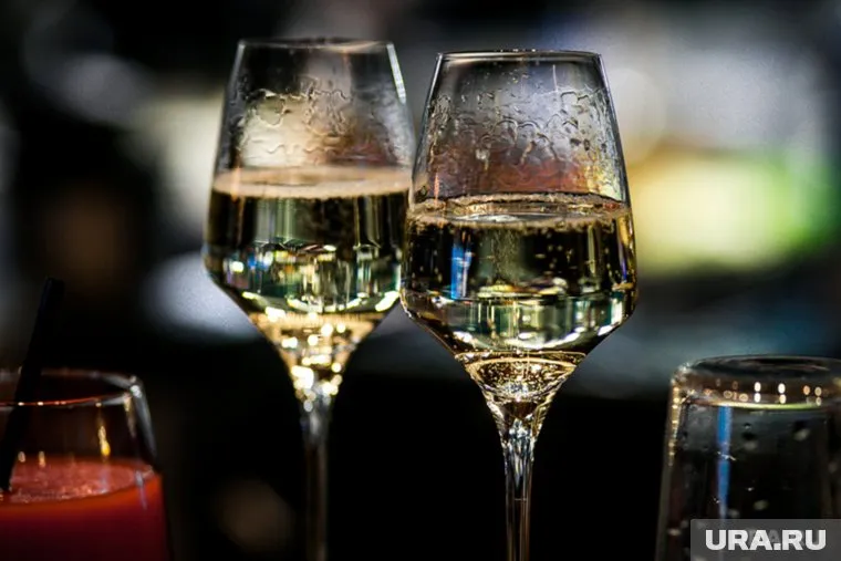 Представитель ВОЗ заявил, что во время разговоров о борьбе с табакокурением и алкоголем ставит в пример Российскую Федерацию